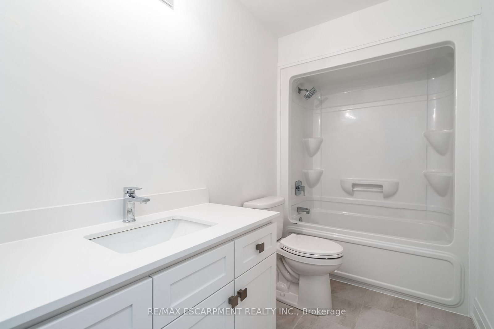 Townhouse for sale at 18 Clear Valley Lane, Hamilton, Ontario, L0R 1W0 - Mount Hope - MLS: X12946326