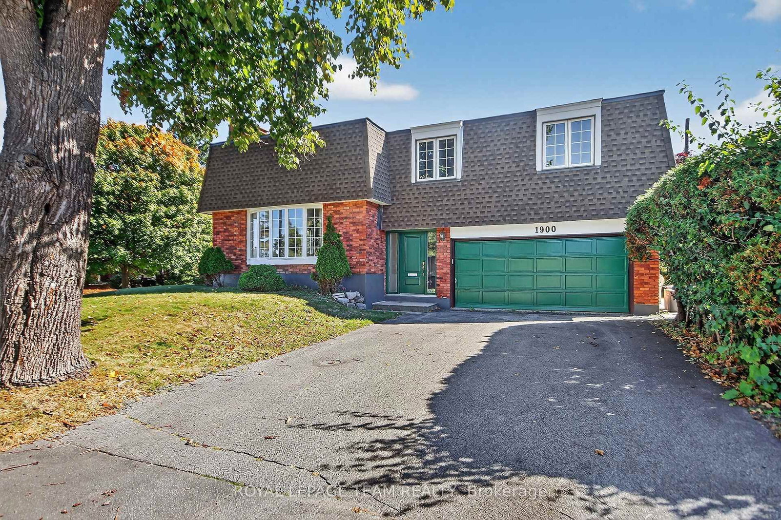 1900 Southampton Court • Ottawa, ON photo 1
