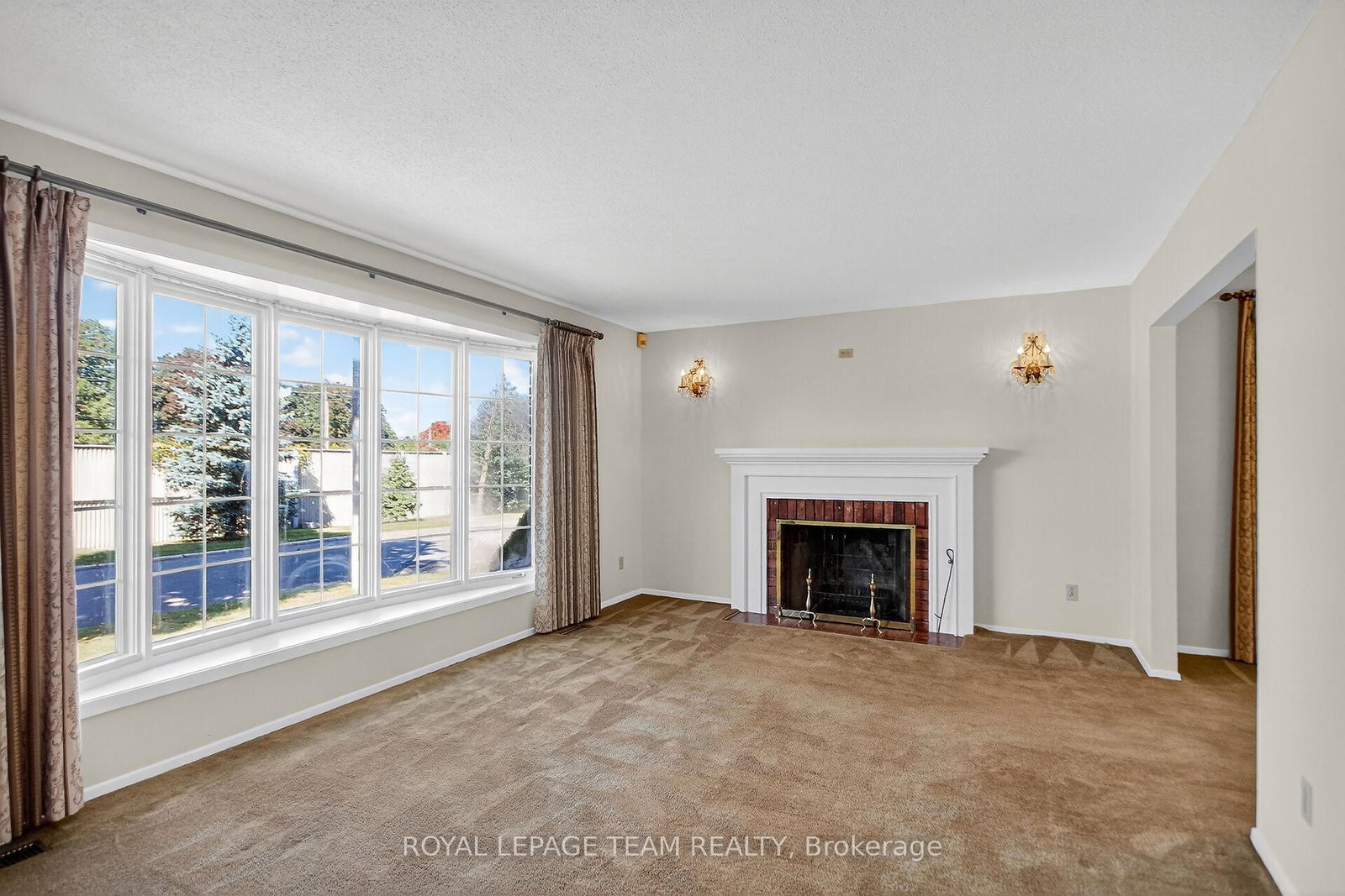 1900 Southampton Court • Ottawa, ON photo 10