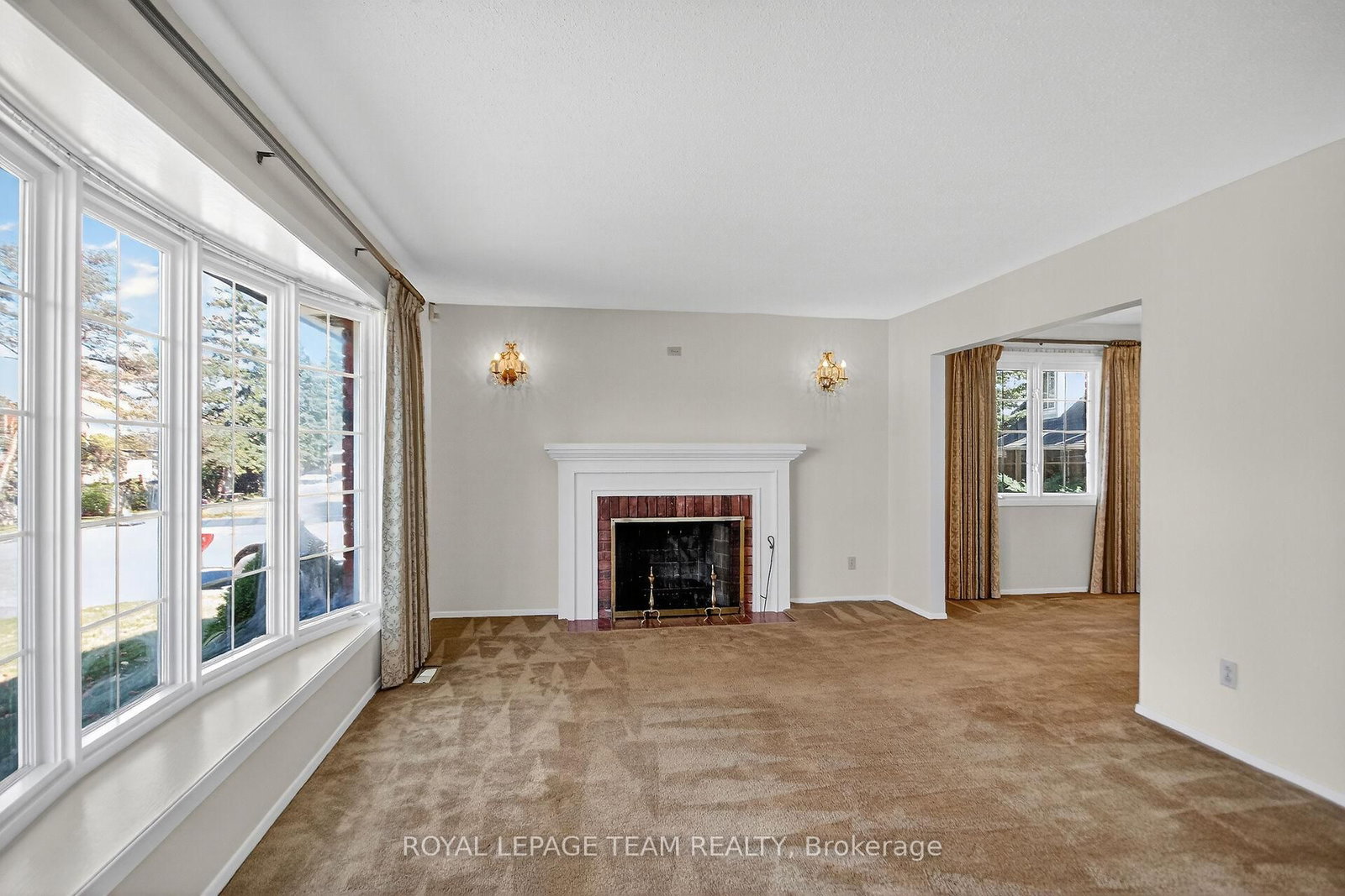 1900 Southampton Court • Ottawa, ON photo 11