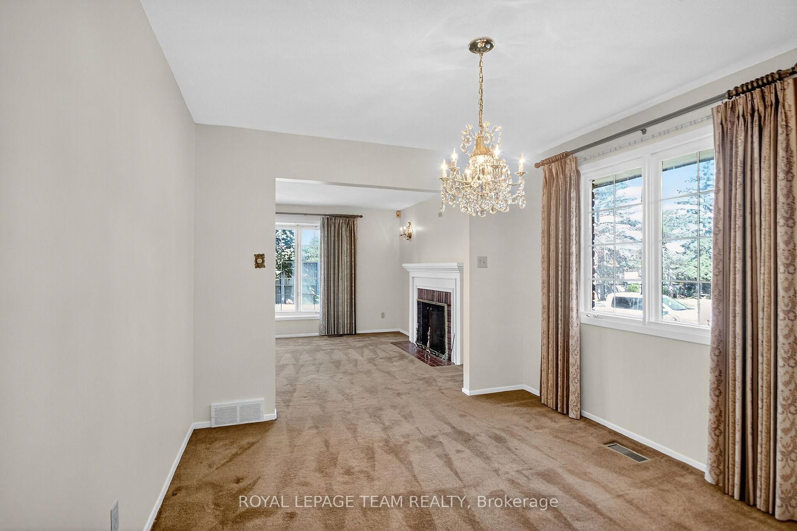 1900 Southampton Court • Ottawa, ON photo 13