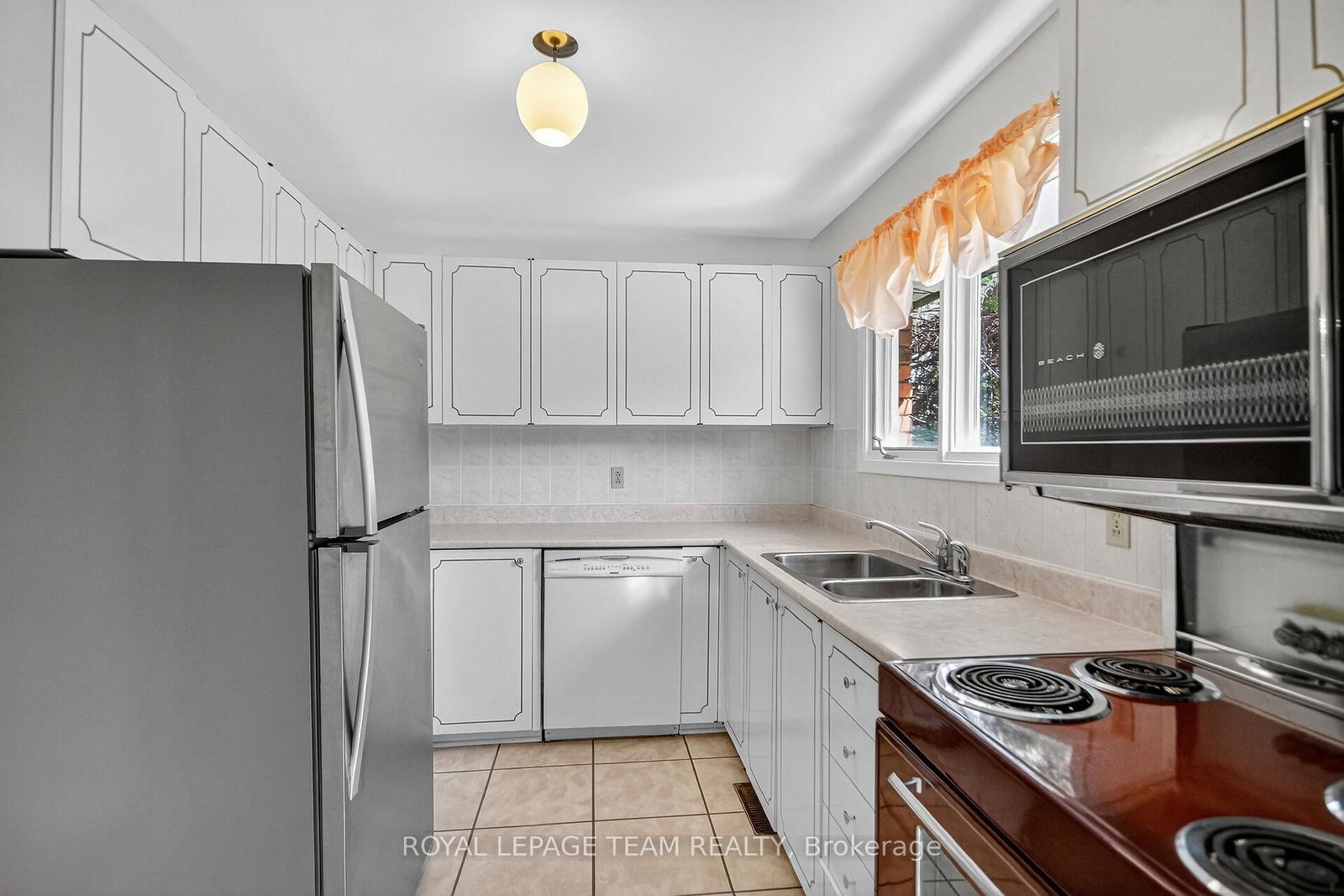 1900 Southampton Court • Ottawa, ON photo 15