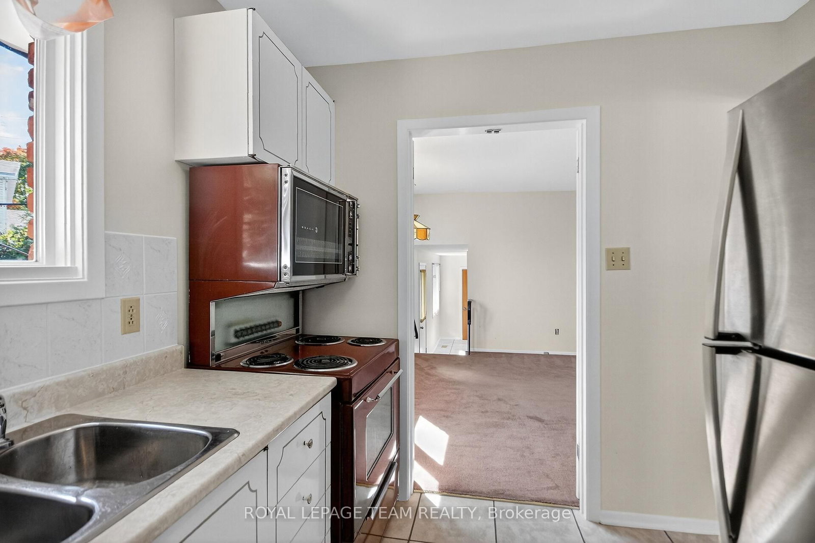 1900 Southampton Court • Ottawa, ON photo 16