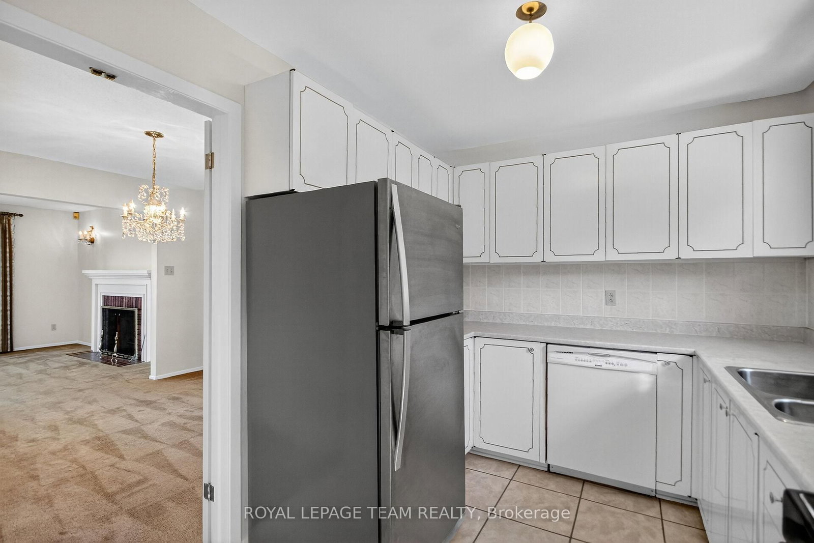 1900 Southampton Court • Ottawa, ON photo 18