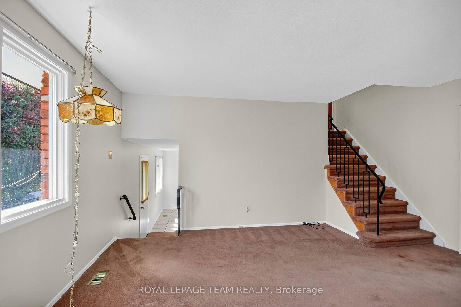 1900 Southampton Court • Ottawa, ON photo 19