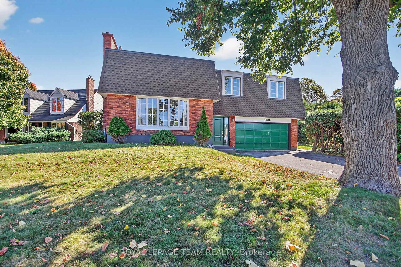 1900 Southampton Court • Ottawa, ON photo 2