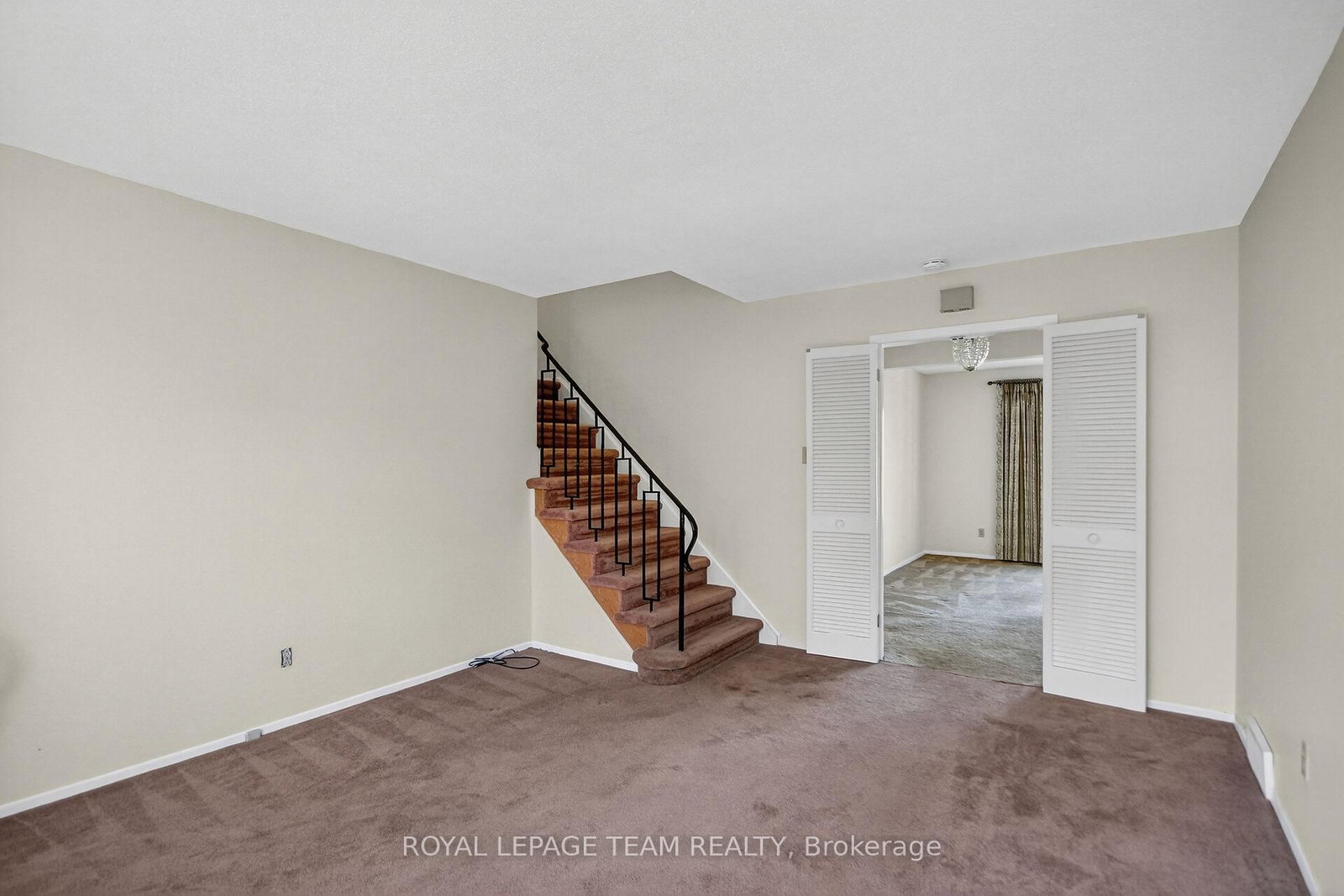 1900 Southampton Court • Ottawa, ON photo 20