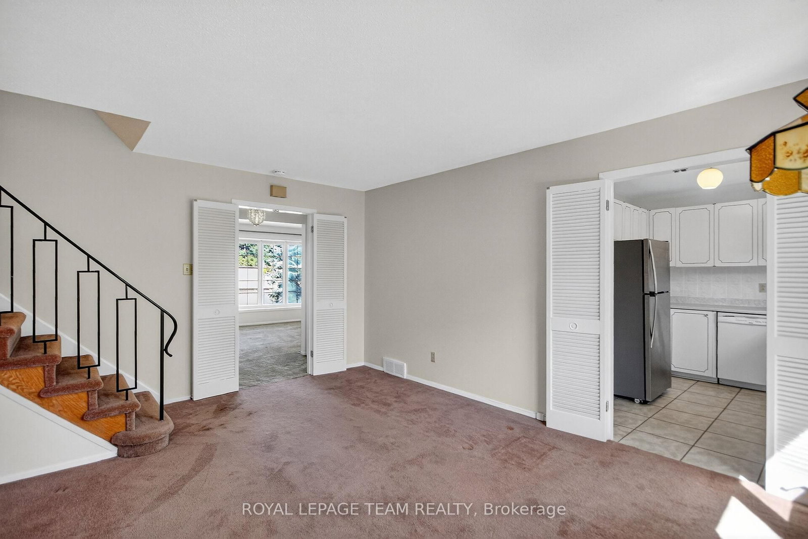 1900 Southampton Court • Ottawa, ON photo 21