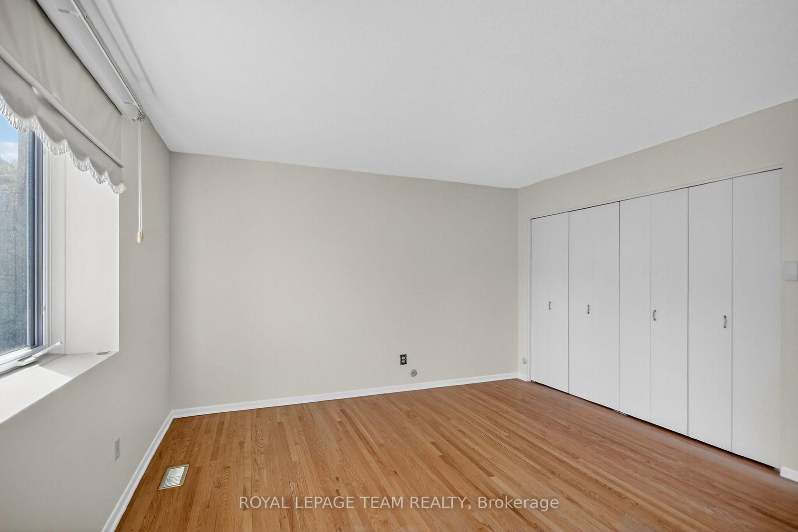 1900 Southampton Court • Ottawa, ON photo 23