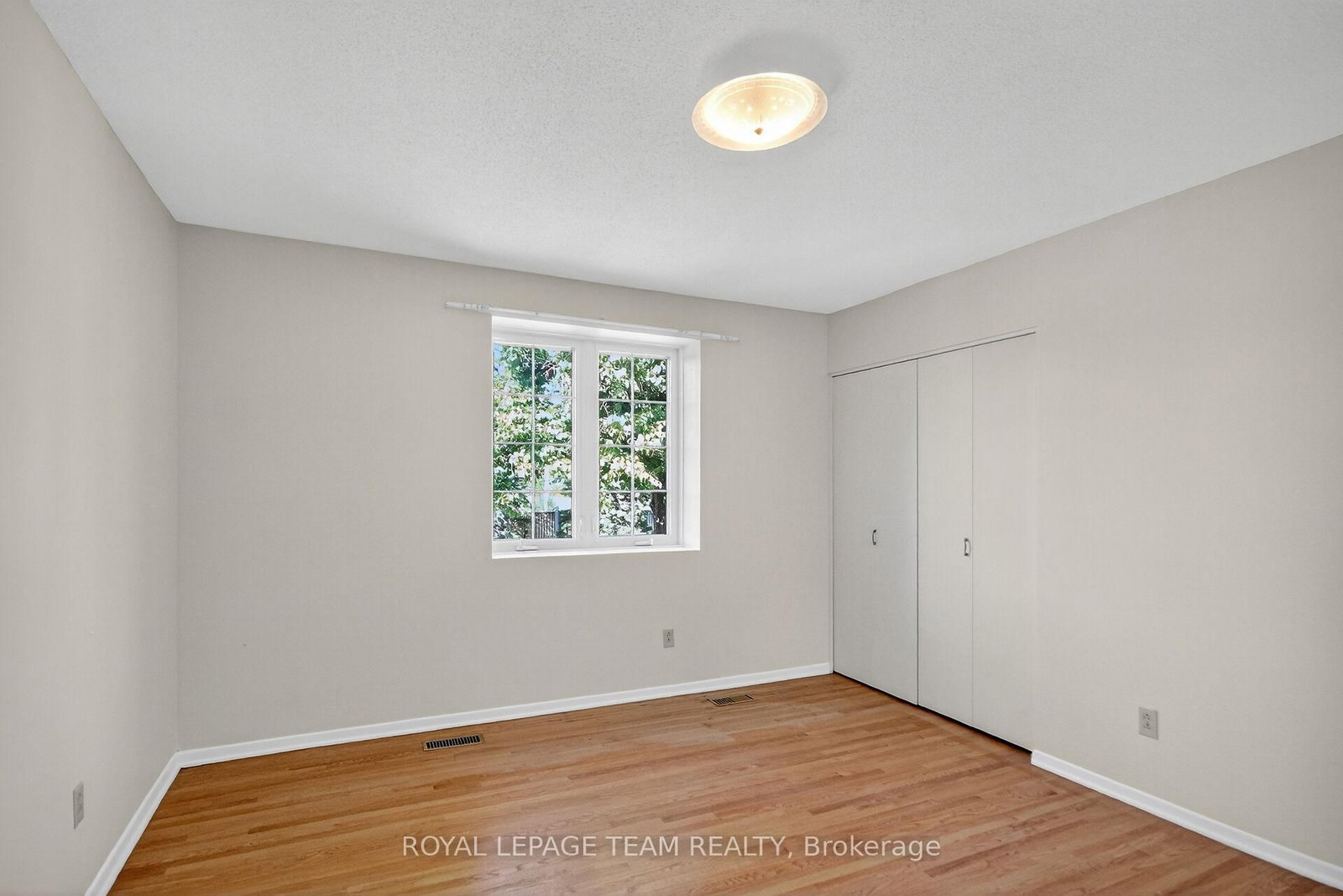 1900 Southampton Court • Ottawa, ON photo 24