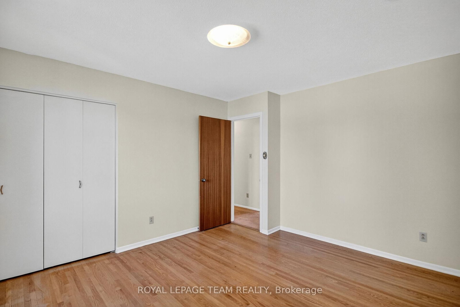 1900 Southampton Court • Ottawa, ON photo 25