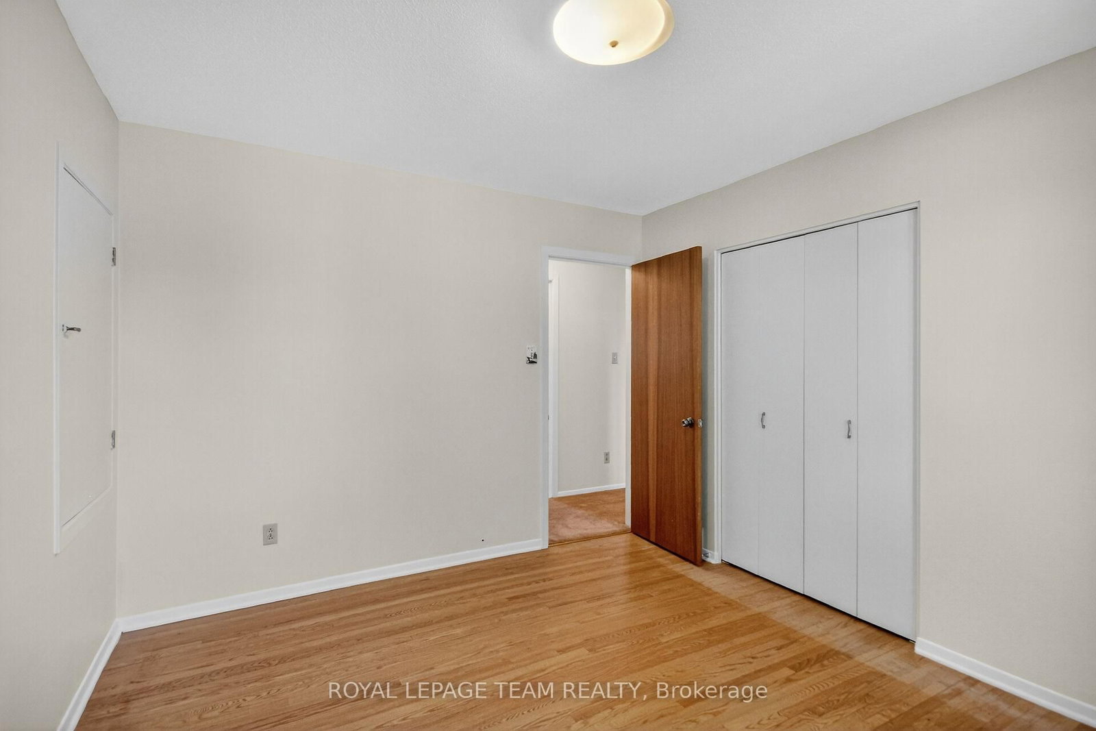 1900 Southampton Court • Ottawa, ON photo 27