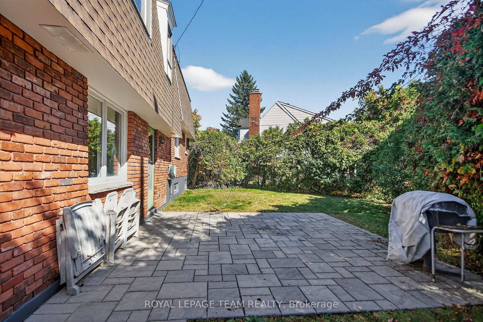 1900 Southampton Court • Ottawa, ON photo 6