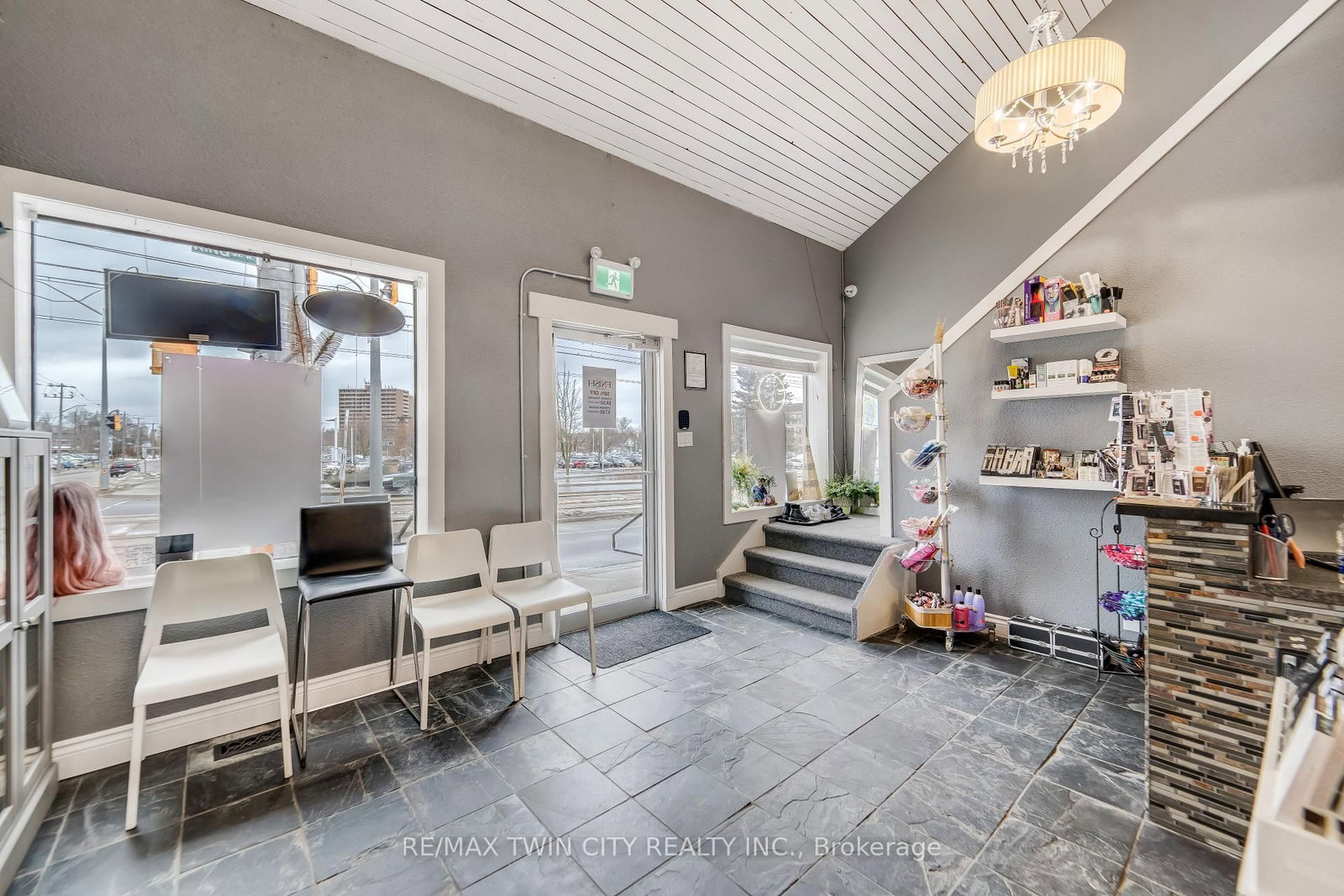 938 KING Street W - Photo 8