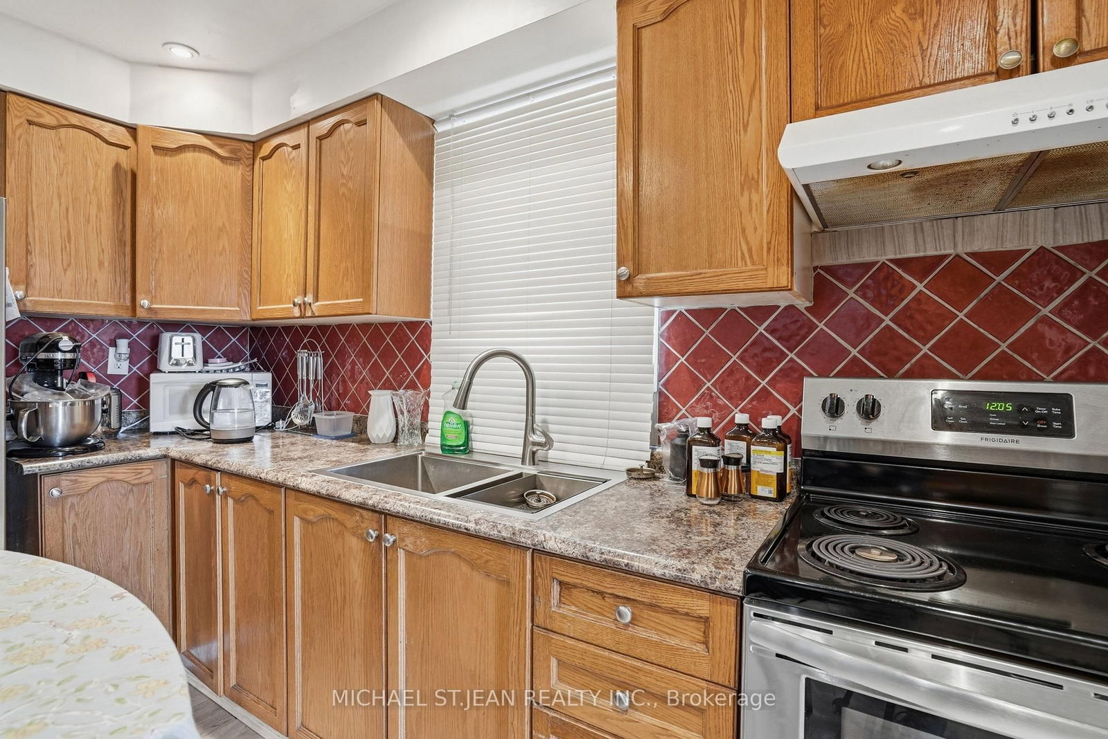 Detached House for sale at 61 Graham Avenue, Hamilton, Ontario, L8H 4J8 - Crown Point - MLS: X12946656