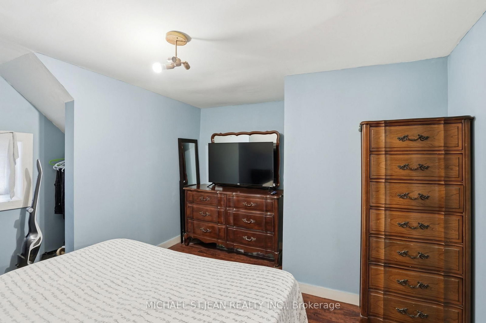 Detached House for sale at 61 Graham Avenue, Hamilton, Ontario, L8H 4J8 - Crown Point - MLS: X12946656