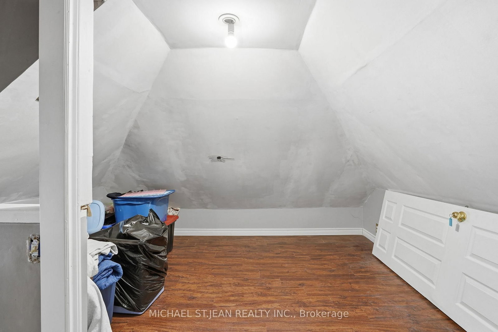 Detached House for sale at 61 Graham Avenue, Hamilton, Ontario, L8H 4J8 - Crown Point - MLS: X12946656