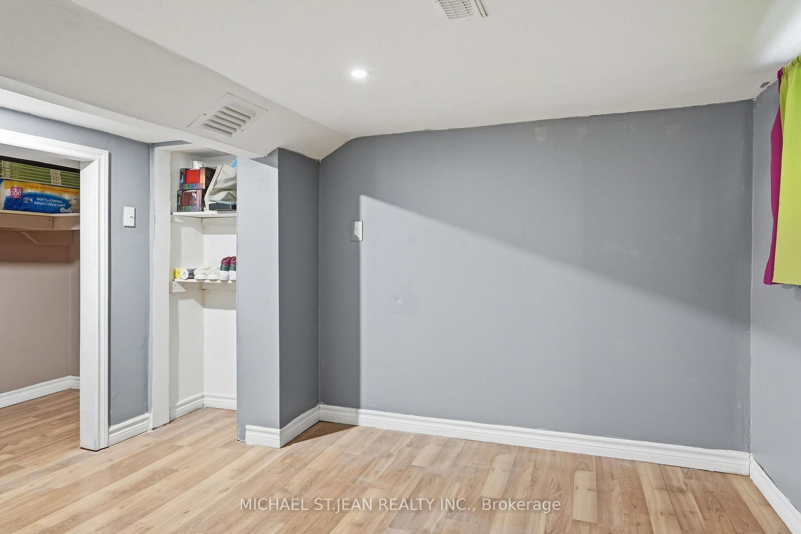 Detached House for sale at 61 Graham Avenue, Hamilton, Ontario, L8H 4J8 - Crown Point - MLS: X12946656