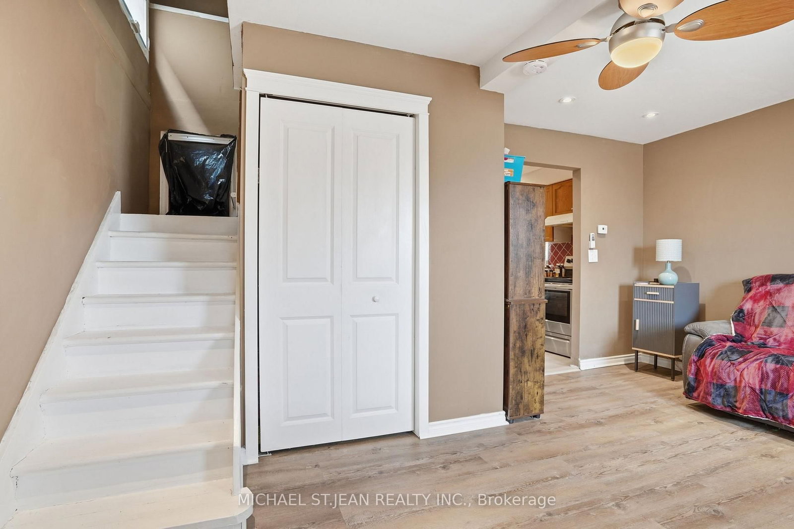 Detached House for sale at 61 Graham Avenue, Hamilton, Ontario, L8H 4J8 - Crown Point - MLS: X12946656