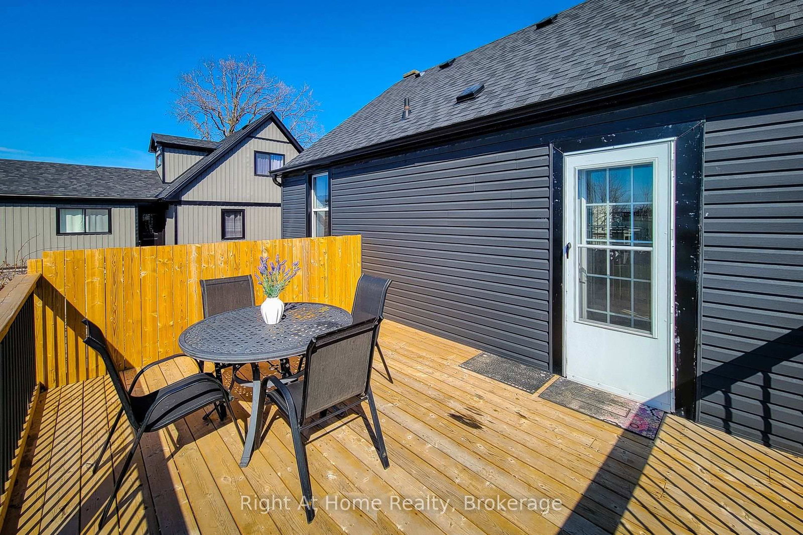 Detached House for sale at 321 Dewitt Road, Hamilton, Ontario, L8E 2T1 - Stoney Creek Industrial - MLS: X12946710