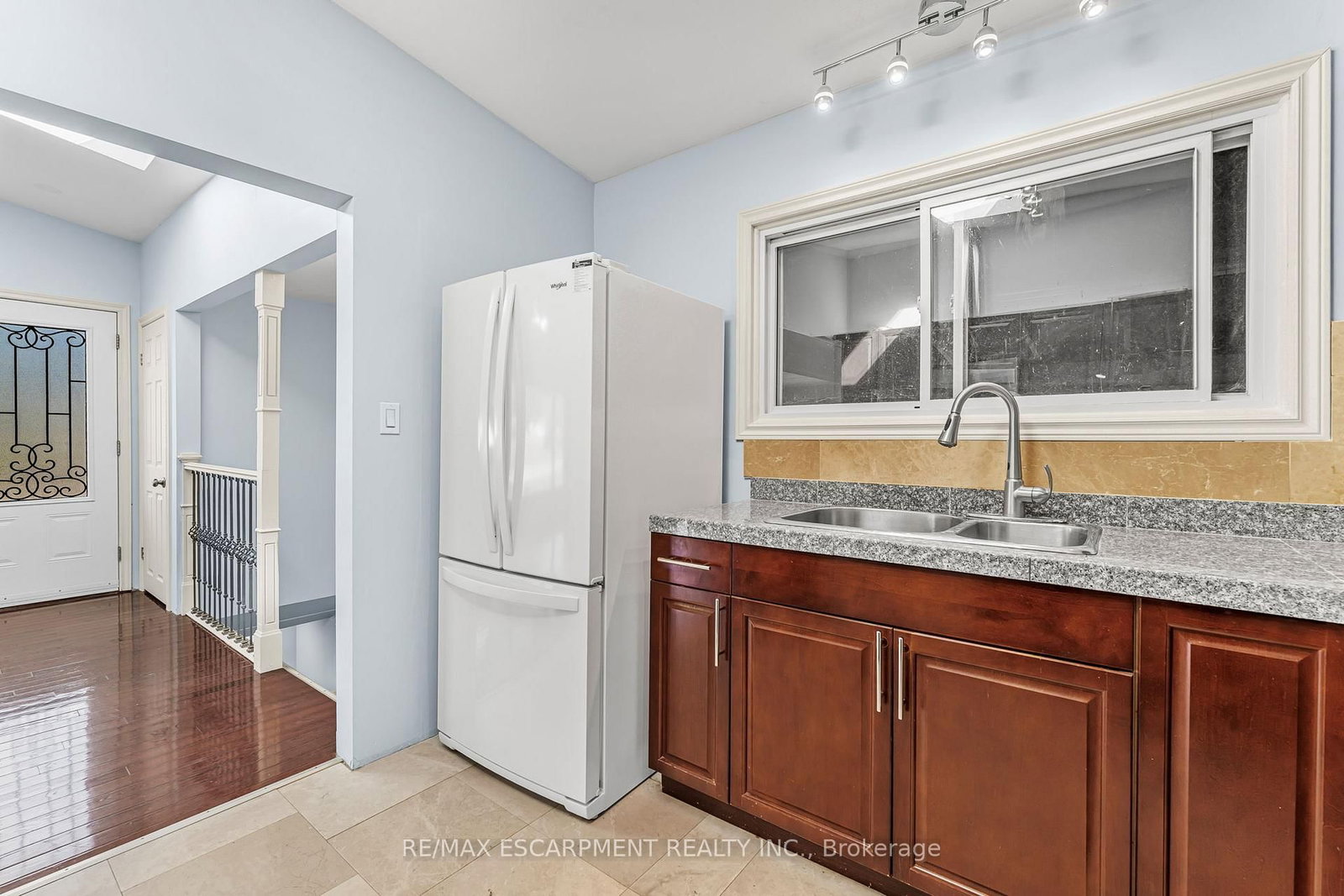 6122 Mayfair Drive - Photo 8