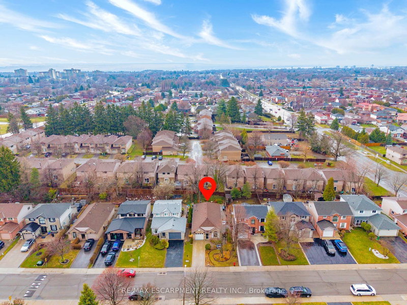 22 NOVOCO Dr, Hamilton, L9C 7E8 | Image 3