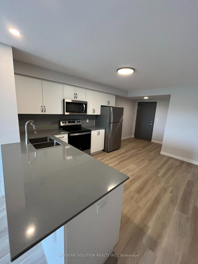 804 - 425 Watson Parkway N