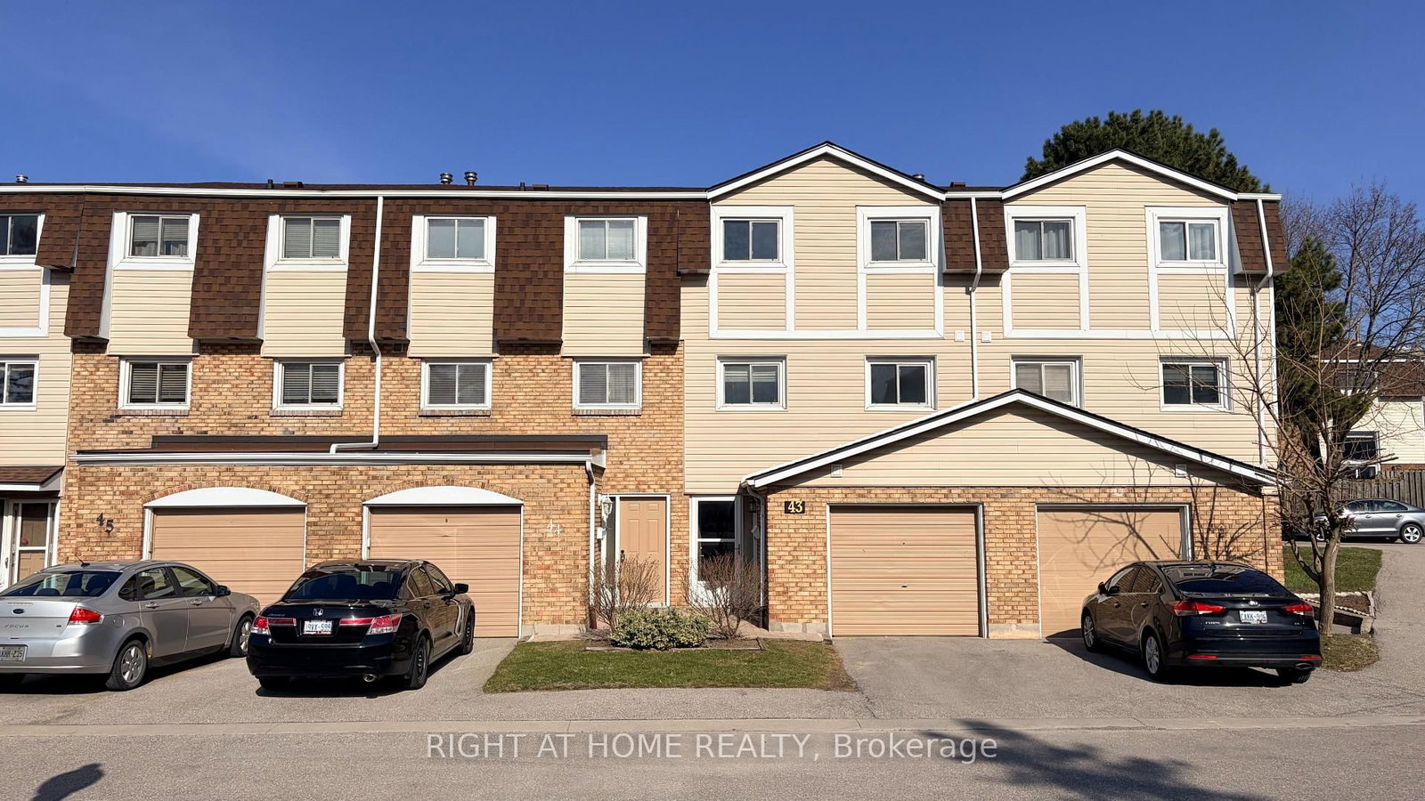Townhouse for sale at 43-11 Harrisford Street, Hamilton, Ontario, L8K 6L7 - Red Hill - MLS: X12946914