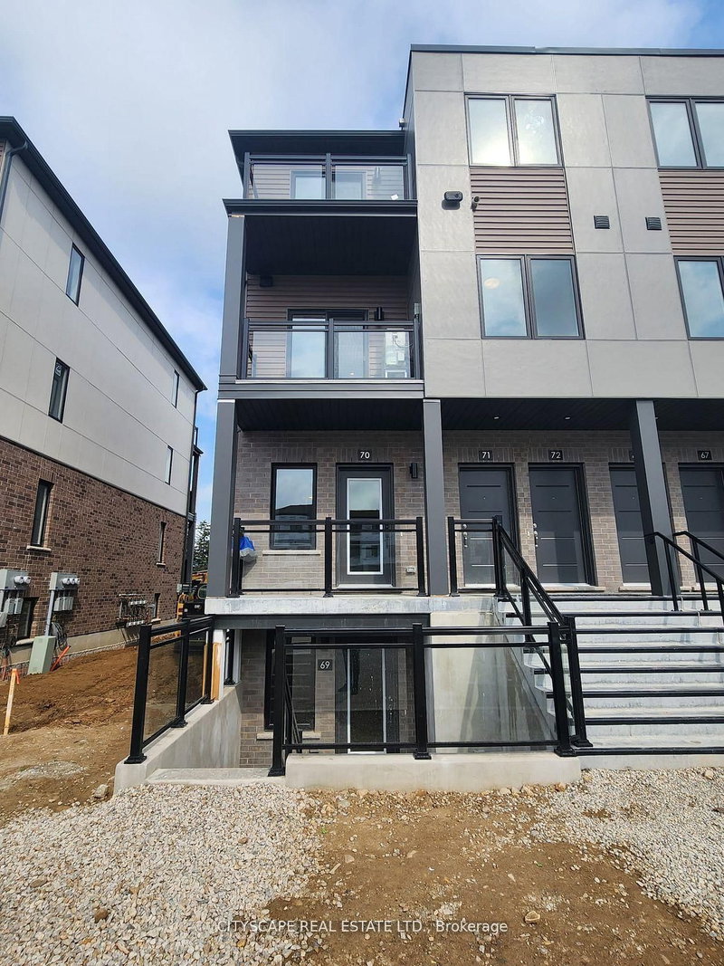 home for lease on 70-940 St David Street N