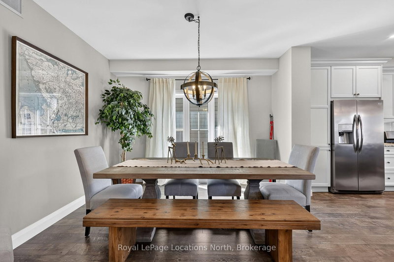 205 Yellow Birch Cres, Blue Mountains, L9Y 0Z3 | Image 3