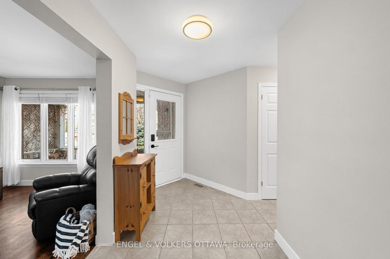 16 Mayford Ave, Ottawa, K2G 6A7 | Image 3