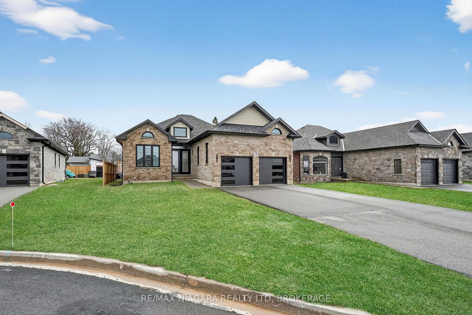 Detached House for sale at 146 Hetram Court, Fort Erie, Ontario, L0S 1B0 - Crystal Beach - MLS: X12947414