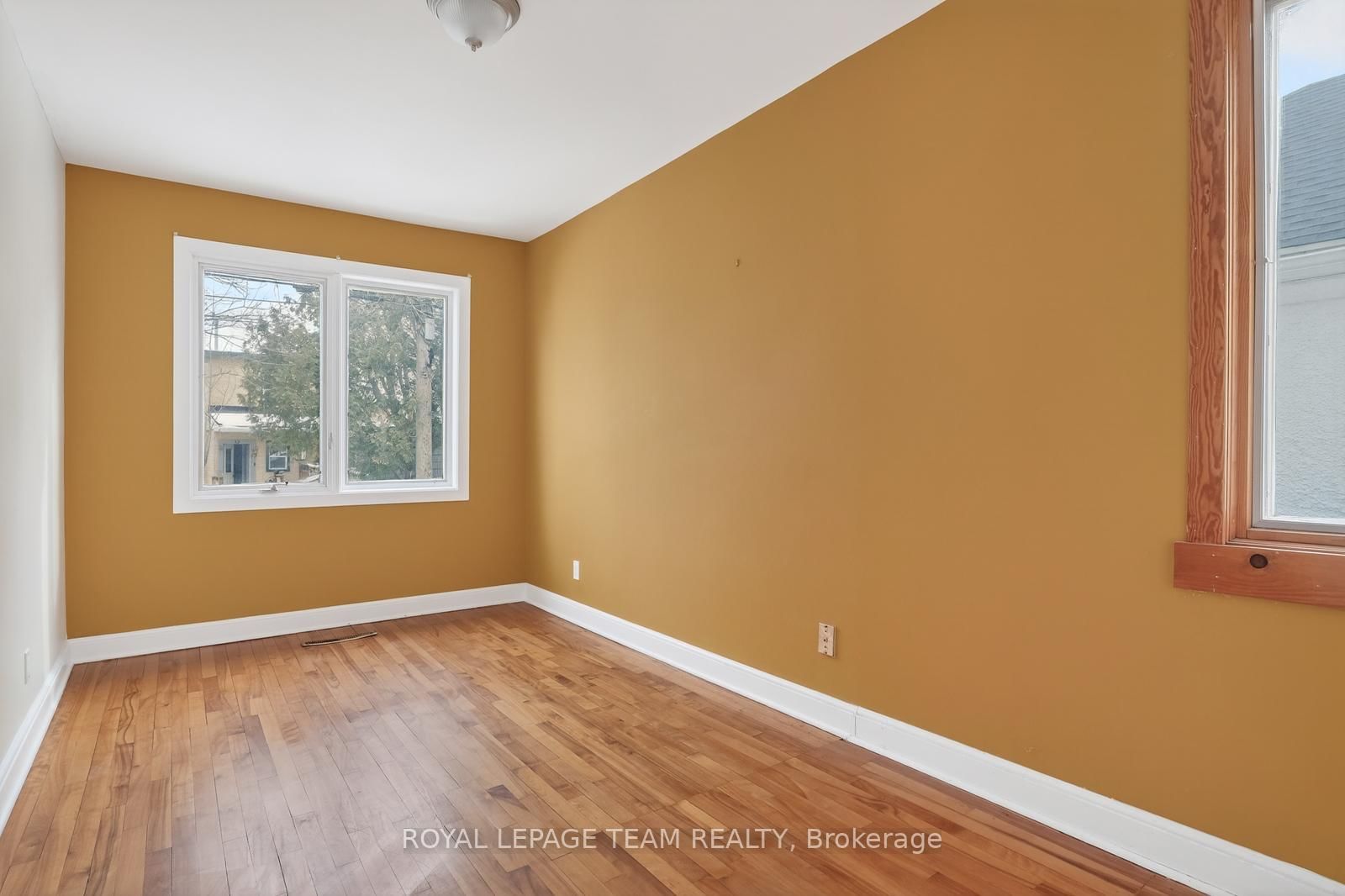 Detached House for sale at 336 Ducharme Boulevard, Ottawa, Ontario, K1L 6T6 - Vanier - MLS: X12947500