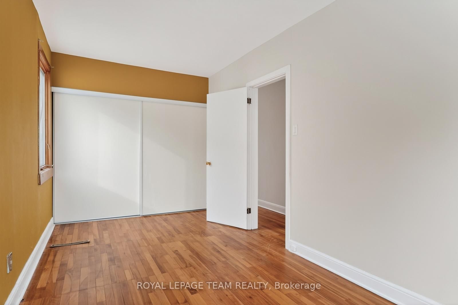 Detached House for sale at 336 Ducharme Boulevard, Ottawa, Ontario, K1L 6T6 - Vanier - MLS: X12947500