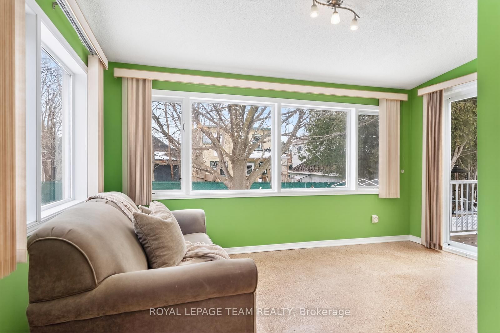 Detached House for sale at 336 Ducharme Boulevard, Ottawa, Ontario, K1L 6T6 - Vanier - MLS: X12947500