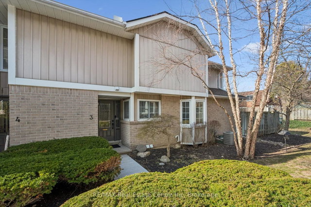 3 - 106 WOODLAWN Road E