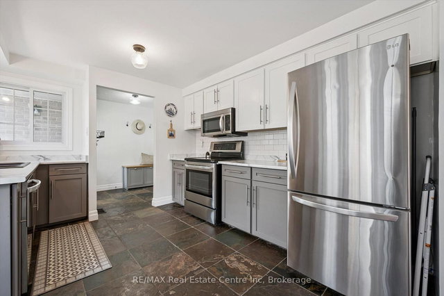 3 - 106 WOODLAWN Road E