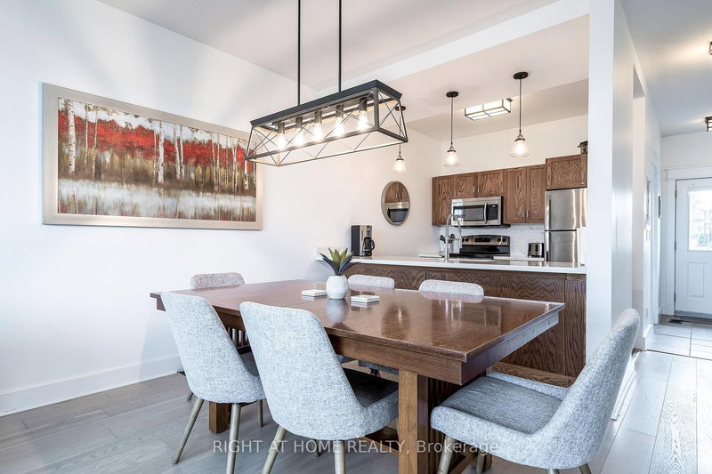 124 - 125 Fairway Crt, Blue Mountains, L9Y 0P8 | Image 2