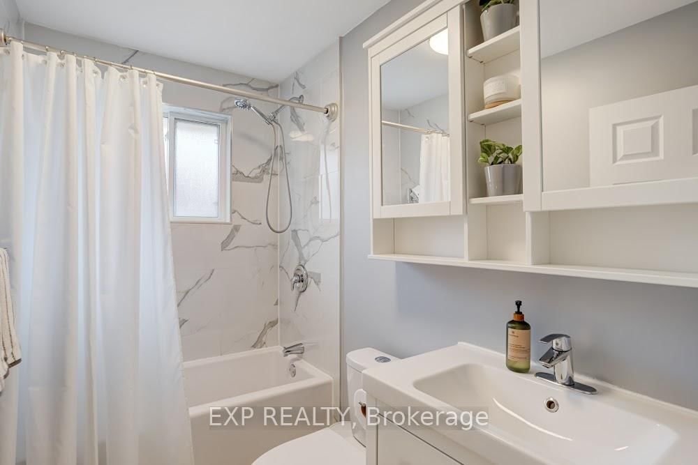 Detached House for sale at 42 Terrace Drive, Hamilton, Ontario, L9A 2Y6 - Balfour - MLS: X12948014