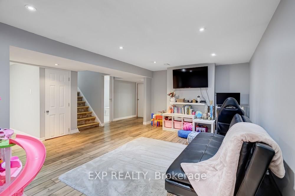 Detached House for sale at 42 Terrace Drive, Hamilton, Ontario, L9A 2Y6 - Balfour - MLS: X12948014