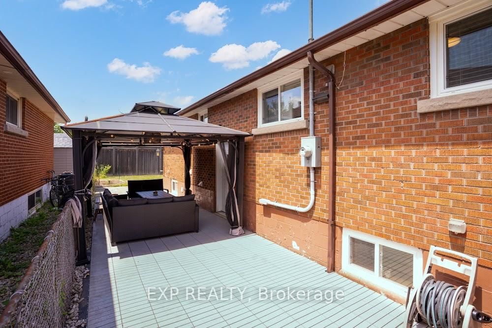 Detached House for sale at 42 Terrace Drive, Hamilton, Ontario, L9A 2Y6 - Balfour - MLS: X12948014