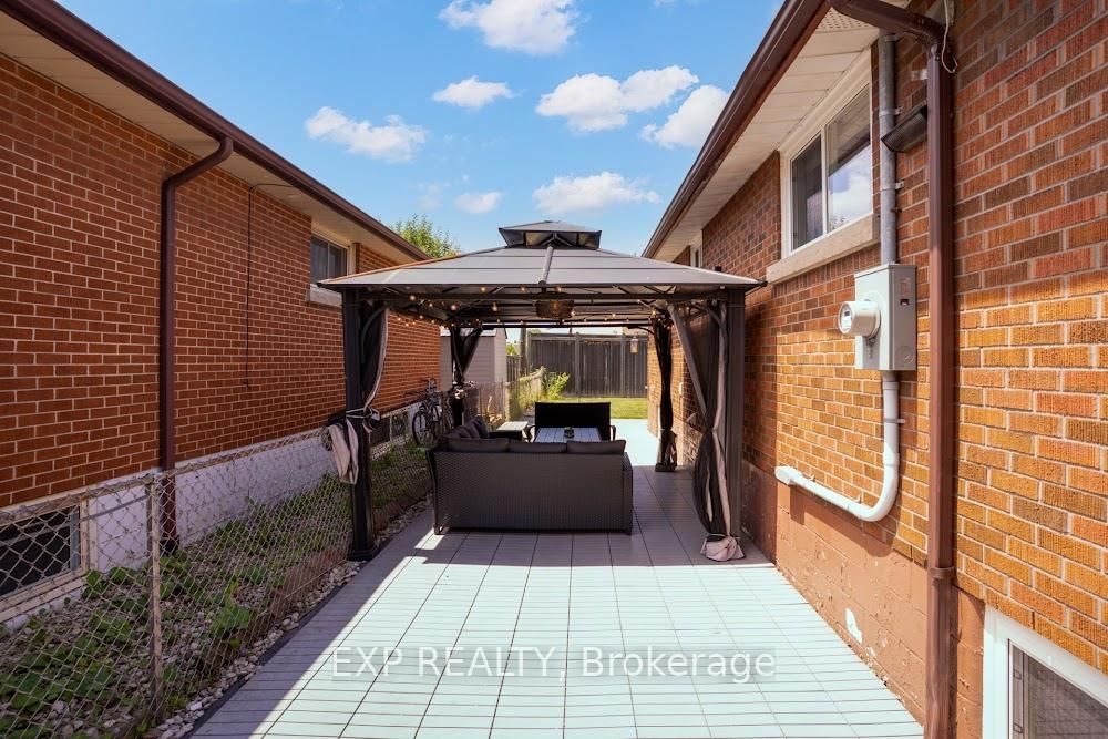 Detached House for sale at 42 Terrace Drive, Hamilton, Ontario, L9A 2Y6 - Balfour - MLS: X12948014