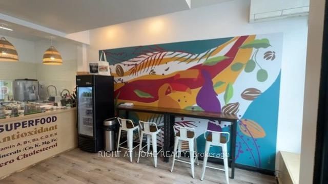 891 bank Street - Photo 3