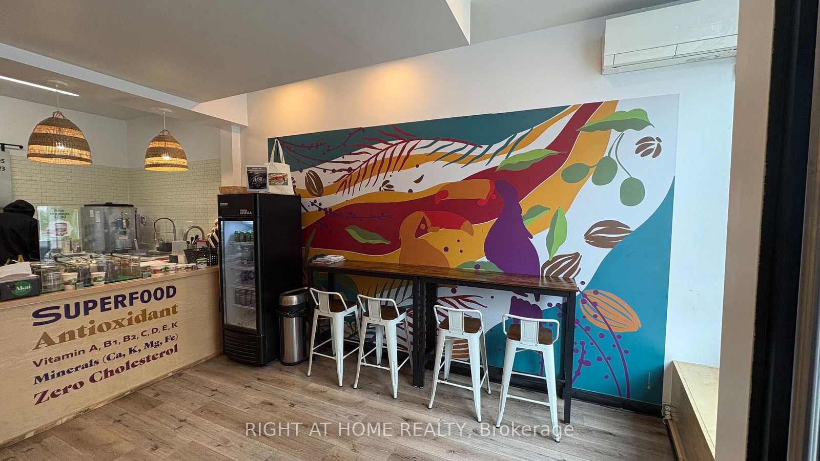 891 bank Street - Photo 8