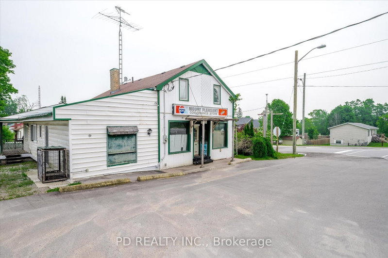 2449 Queen Mary St photo 4