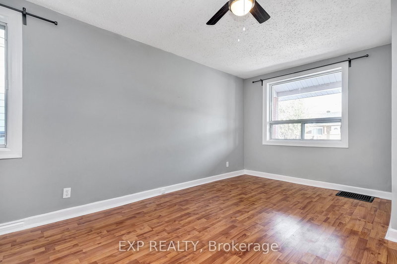 566 Kirkwood Ave, Ottawa, K1Z 5X4 | Image 3