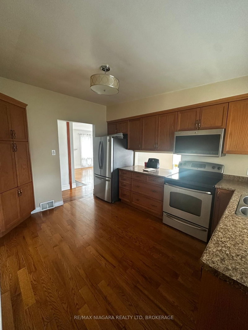 MAIN - 3577 MARLBOROUGH Pl, Niagara Falls, L2J 2S2 | Image 2