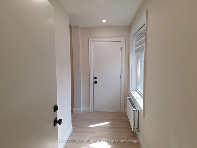 3 - 165 Bay Street E