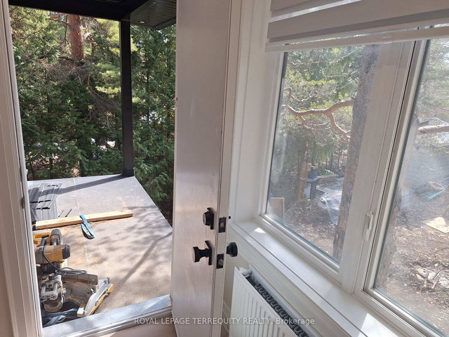 3 - 165 Bay Street E