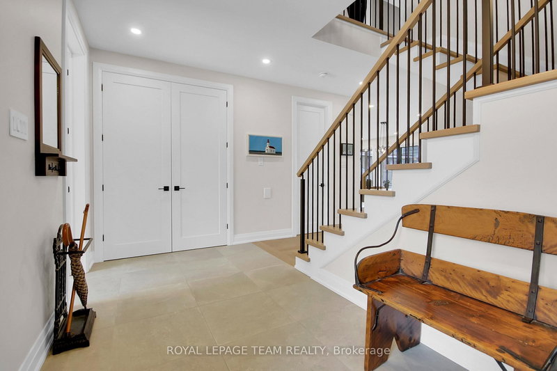 62 Rossland Ave, Ottawa, K2G 2K6 | Image 2